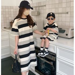 Family Matching Outfits Mom Dad and Son Daughter Matching Clothes for The Whole Family Summer Kids Boys Girls Sets Two Pieces Father T-shirt Women Dress 230421