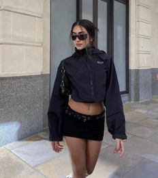 Jaquetas femininas Europa e Estados Unidos Girl Trend Marca Street Jacket Curto Cordão Com Capuz Exposto Umbigo Casal