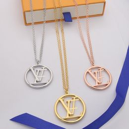 18k Gold Plated Womens Necklace Iconic Letters Hoop Necklace Dupes Designer Jewelry Rose Gold Pendant Fashion Valentines Gift With Box