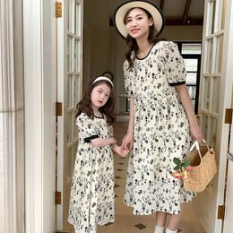 Family Matching Outfits Mom and daughter Long Floral Dress Summer Family Look Flowers Print Mommy and Me Clothes Baby Girl Matching Family Outfits Kids 230421