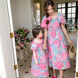 Family Matching Outfits Summer Flower Family Matching Clothes Family Look Mom and Daughter Dress Kids Outfits Baby Girl Dresses Floral Beach Korean 230421