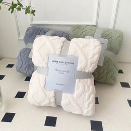 Blankets Coral velvet simple blanket Nordic style flower Gauze air conditioning soft and breathable packaging throw plain bed bedding 231120