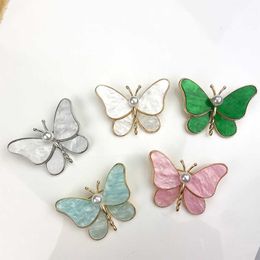 Pins Brooches Summer New Butterfly Brooches For Women Charm Pearl Gold Colour Brooch Pins Party Wedding Gifts Clothing Accessories Jewellery Gift Z0421