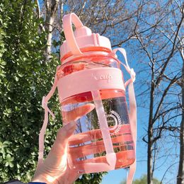 Mugs 2 Litre Fitness Sports Water Bottle Plastic Large Capacity Water Bottle with Straw Outdoor Climbing Bicycle Drink Bottle Kettle Z0420