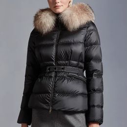 Piumino da donna con cappuccio in pelliccia invernale da esterno Piumino da donna con cintura elastica Piumino con stemma sul braccio Taglia 1--4