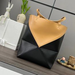 New small glossy cowhide handbag with soft and wear-resistant leather shoulder and back, solid Colour matching with high-end branded women's bag