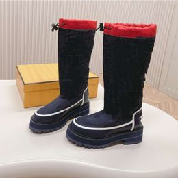 Presentazione di Fendidesiger Nylon Domino Motocycle Tall Blue Royal Boot Boots Women Italy Designer Piattaforme in rilievo piattaforme di combattimento fottuto bootie di combattimento Shearling Fur Li