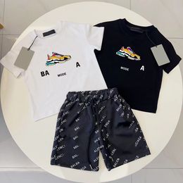 Luxusmarke Sommer Sets Kinder Kleidung Baby Kleidung Kid Designer T -Shirt Top Girl Boy Kurzarm Shorts zweiteilige Set 18 Styles Weiß Schwarz