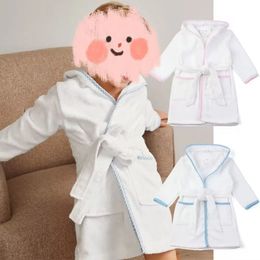 Pyjamas 100 Cotton Children BathRobe Boys Girls Robe Warm Long Sleeve Hooded Kids Solid Colour Baby Bathrobes Homewear Unisex Clothes 231121