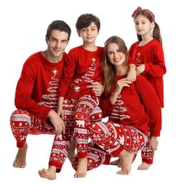 Family Matching Outfits Merry Christmas Family Matching Outfits Pajamas Set Present Dad Mom Kids Baby Sleepwear Red Navy Pants Shirts Rompers Xmas Gifts 231121