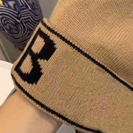 Бренд-дизайнер Зимняя шерстяная вязаная шапка для мужчин и женщин Дизайнерская мода Хип-хоп Письмо Твердые шапки с черепом Повседневная теплая толстая шапка Черно-белые шапки шапка