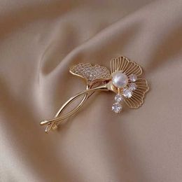 Pins Brooches Golden Ginkgo Biloba Corsage Pin Brooch For Women Micro Pave Zircon Pearl Jewelry Accessories Beauty Gift Z0421