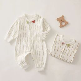 Pyjamas babykläder Pure Cotton Spring och Autumn Style Suit Född pyjamas Vårkläder Född pojke Super Cute Ha kläder 231120
