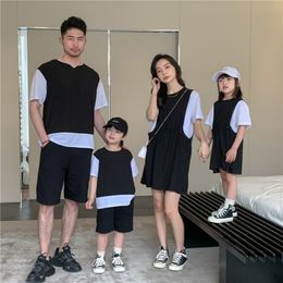 Family Matching Outfits Summer Mom Dad And Son Daughter Matching Family Clothes Parent-Child Outfit For a Family Of Four Women Girls Dress Man Boys Sets 230421