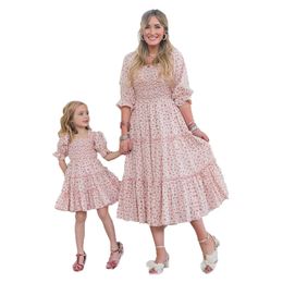 Family Matching Outfits Mom Daughter Matching Dresses Pink Floral Puff Sleeves Summer Dress for Girls Women Square Collar Kids Princess Dresses Clothing 230421