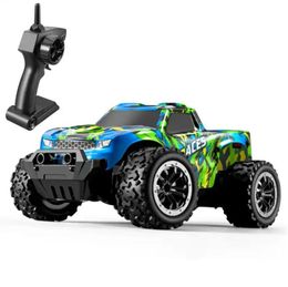 Indoor Mini Electronics Remote Control Car For Children High And Low Speed Toy Car With Light Drift 1: 32