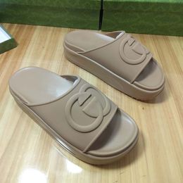 2024 Designers chinelos femininos entrelaçados g sandálias masculinas sandálias de borracha Plataforma de lixo de slip Sapatos de verão dearfoam chaco244 s396 s