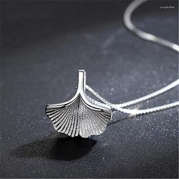 Pendant Necklaces Women's Fashion Minimal Plant Ginkgo Leaf Pendants Simple Natural Charming Chokers Necklace Accessories Gifts