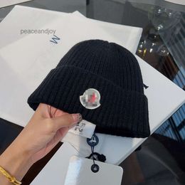 Fashion Designer hats Men's and women's beanie fall/winter thermal knit hat ski brand bonnet High Quality plaid fashion hat Goose Skull hat