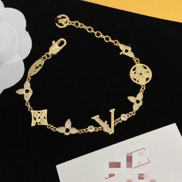Chain Luxury Designer Elegant Gold and Silver Bracelet Fashion Women's Letter Pendant Clover Wedding Special Design Jewelry Quality with box 66ess