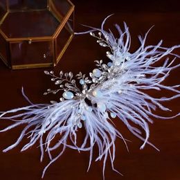 Wedding Hair Jewelry White Feather Headband Tiara Fashion Crystal Hair Clip Wedding Bridal Hair Accessories Ornaments For Bride Party Headpiece 231121