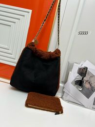 Luxury Medium Handbag Shoulder Bag 23k Fall/Winter Fashion Designer Women's crossbody Bag All-in-one leather cashmere clutch bag with small purse