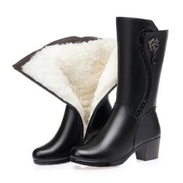 Boots Non-slip Thick Snow Boots Women Plus Velvet Cotton Black Long Boots Winter Mid-Calf Mid-tube Shoes for Women Size 41 42 231122
