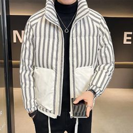 Men's Down Parkas Fashion White Duck Jackets 2023 Winter Casual Warm Striped Short Puffer Coat Hip Hop Streetwear Top Thick 231122