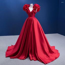 Vestidos de festa Vintage Red Silk Silk Prom 2023 Volta V Ruffles de ombro mancha fosca de dubai árabe Dubai