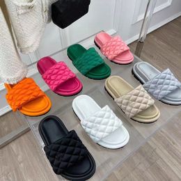 Luxury Women Fashion Designer slides Slippers Flat Sandals Pool Pillow Mules Padded quilted caviar plaid flip flops womens men's Summer Beach slides slippers