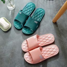 Pantofole familiari per donne a casa estate non slip botte da pavimento interno uomo abbigliamento da esterno