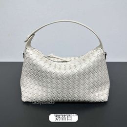 Classic Lady Bag Botegass Bags Purse Small Pack Venetaas 2023 New Woven Lunch Box Leather Pillow One Shoulder Crossbody Wallace Handbag Female Yryv