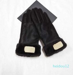 European and American windproof leather gloves lady touch screen rex rabbit fur mouth winter heat preservation wind style