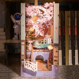 Doll House Accessories DIY Wooden Book Nook Shelf Insert Kits Miniature Cherry Blossom Bookends Japanese Doll Houses Toys Bookshelf Gifts Home Decor 230422
