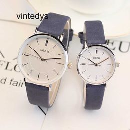 Luxury Watch Couple Watch New Women's Edition A Pair of Students Large Market College High School Small Group Quartz Girl