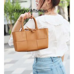 Luxury Bags Botteg Vene Candy Arco New Genuine Leather Handbag Mesh Red Diagonal Cross Women's Bag Korean Version Handmade Goods Style Commuting Fashion