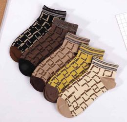 9style Designer Socks Men Womens Socking Fashion Mesh Stripe Letter Printed Ankle Sock Chiffon Casual Knitted Cotton Embroidery Man Woman Warm Sock