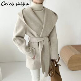 Women's Wool Blends Chic Hooded Wool Jacket Women Winter Camel Solid Lace-up Elegant Blend Coat Ladies Korean Harajuku Thicken Outfit Autumn 231121