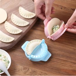 Other Kitchen Tools DIY Plastic Dumpling Mould Dough Press Gadgets For Cooking Dumplings Easily Ravioli Maker Jiaozi Maker Gadget Kichen Tools Set 230422