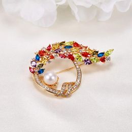 Brooches Freshwater Pearl Brooch Breastpin Female Suit Corsage Graceful Personality Copper Alloy Pin All-Match Atmospheric Jewelry