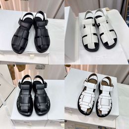 The Row shoes New Summer 2023 Roman Sandals Ladies Casual Shoes Designer Classic Fashion Leather Buckle Hollow Weave Flat Heel Thick Bottom Formal Shoes Factory UOW9