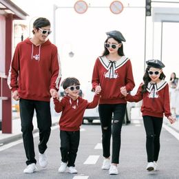 Family Matching Outfits Parent-child Clothing Autumn and Winter Sweatshirts with Sweet Cartoon Prints Mother Kids Family Matching Outfits 231123