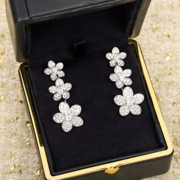 S925 Silver charm stud earring with diamond and flower design in silver plated have stamp box PS4944A