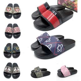 Discount Designers Men Slippers Women Flat Platform Sandals Fashion Floral Brocade Gear Bottoms Flip Flops Striped Beach Casual Chaussons