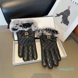 luxury designer gloves women real leather with push c letter heart winter keep warm thicker windproof pearl five fingers gloves mittens