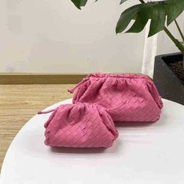 Bottegaavenetas Bags Pouch 2023 New Ins Leather Woven Cloud Soft Dumpling Fashion Single Shoulder Messenger Hand Fold Women Have Logo 27fx