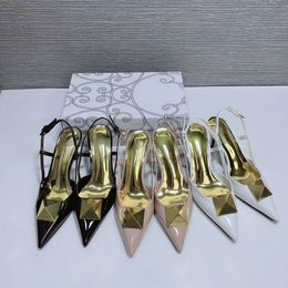 Europa und Amerika genietet Lackleder High Heels Sandalen OP17 weiblich 2023 neue Mode einfache Metallschnalle flachen Mund Stiletto Sandalen Fee Schuhe