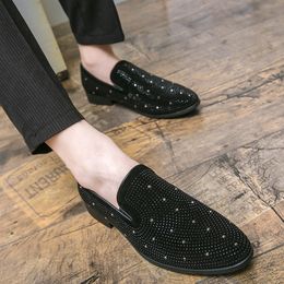 2023 Noble Black Rhinestone Men Dress Shoes Velvet Crystal Luxury Moccasins Mens Loafers Office Business Party Man Shoes