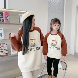 Family Matching Outfits Mommy Clothes Women Baby Warm Fashion Family Parent-Child Link Sweatshirt Coordination Winter Tops Matching Children's Clothing 231123