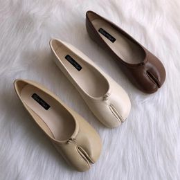 Ninja Dress Tabi Shoes Woman Microfiber Leather Comfy Flats Split Toe Slippers Soft Bottom Loafers Brief Ladies Trotter